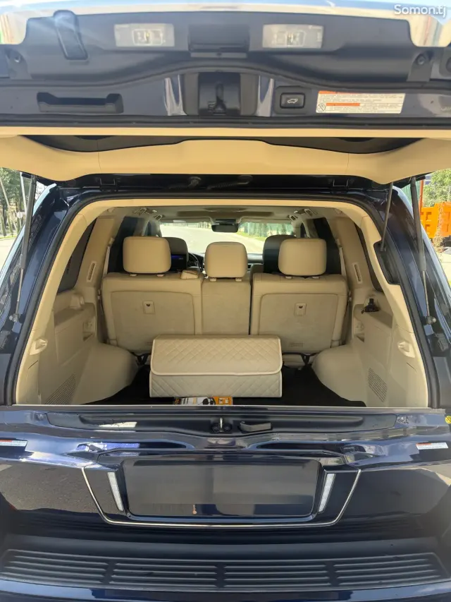 Lexus LX series 2017 · 5.7 AT