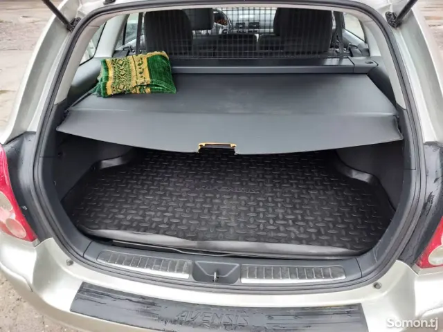 Toyota Avensis 2006 · 2.0 MT