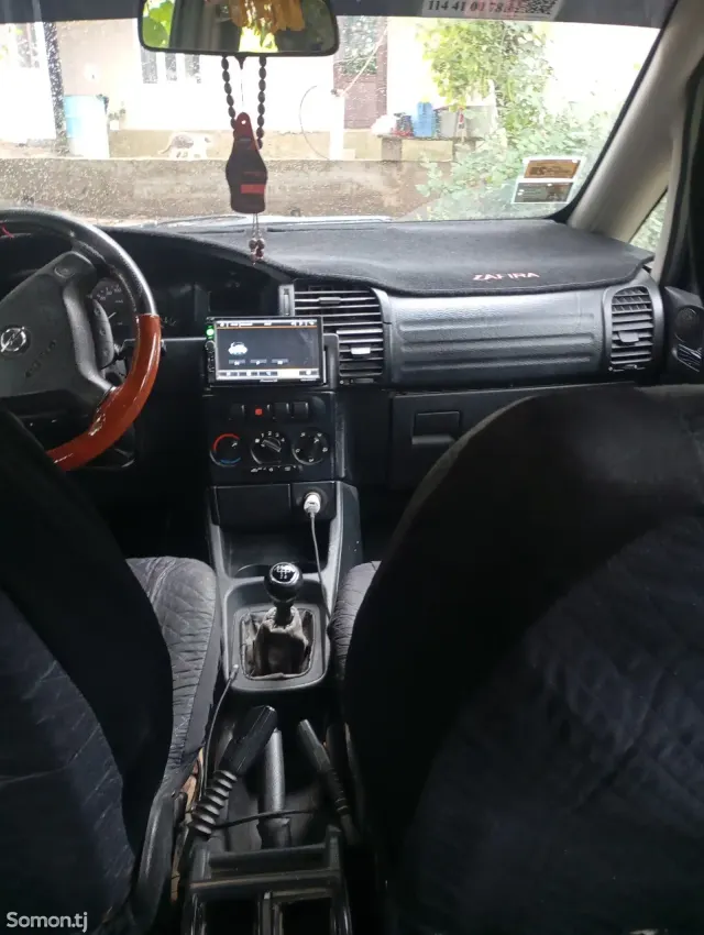 Opel Zafira 1999 · 1.6 MT