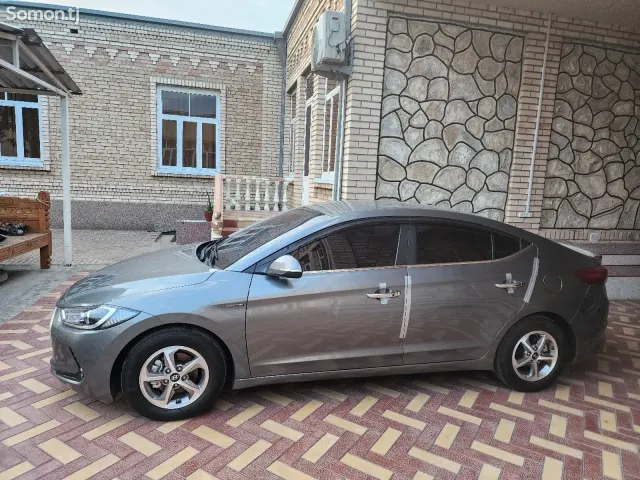 Hyundai Avante 2016 · 1.6 AT