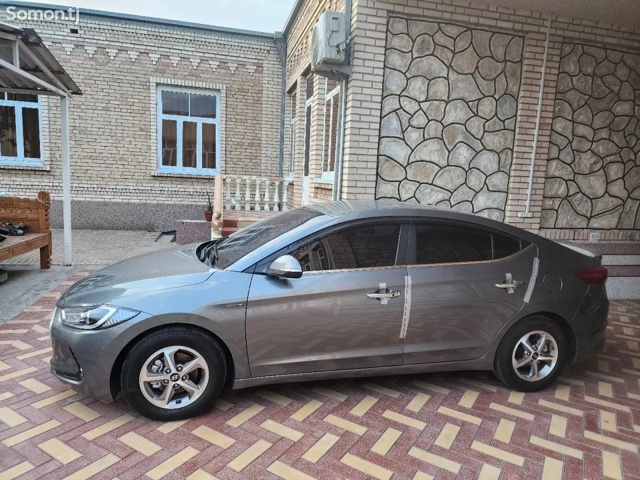 Hyundai Avante 2016 · 1.6 AT
