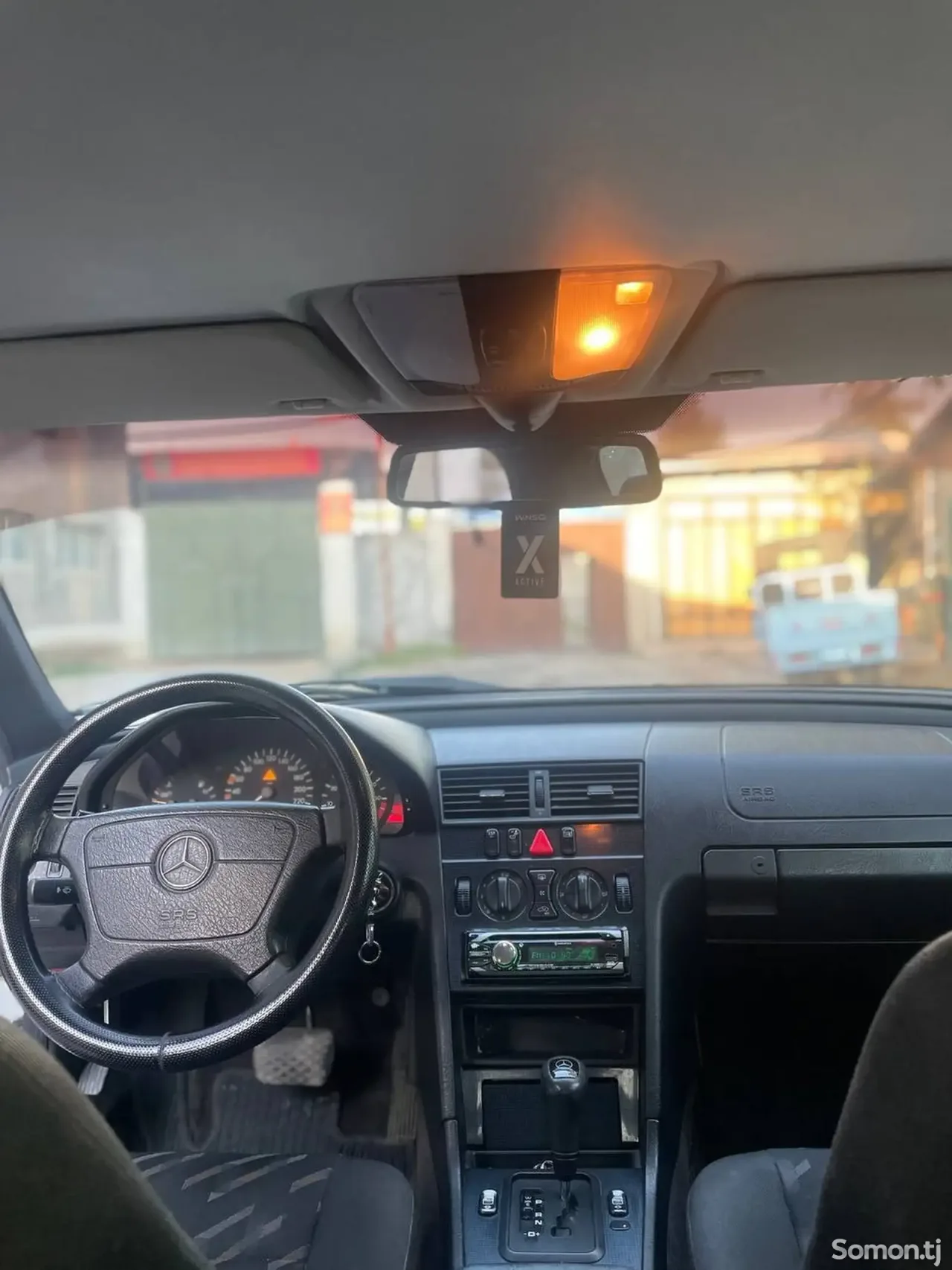Mercedes-Benz W201 2000 · 2.0 AT