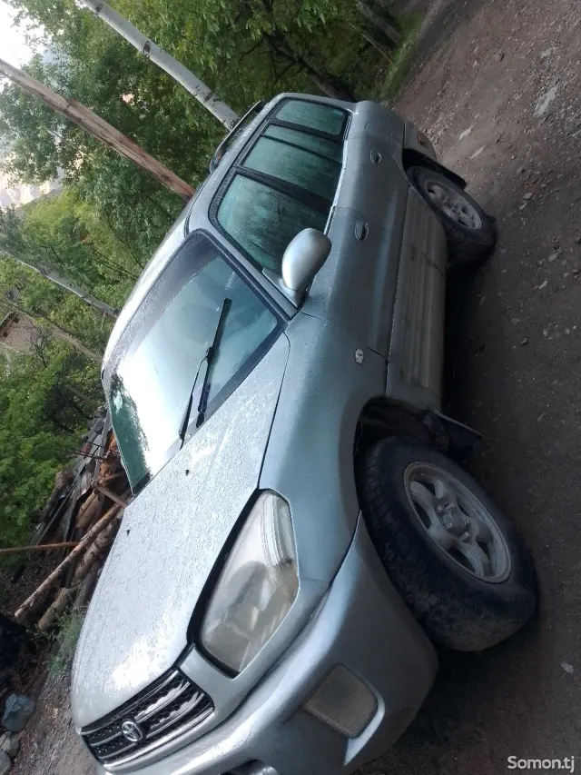 Toyota RAV 4 1999 · 2.4 MT