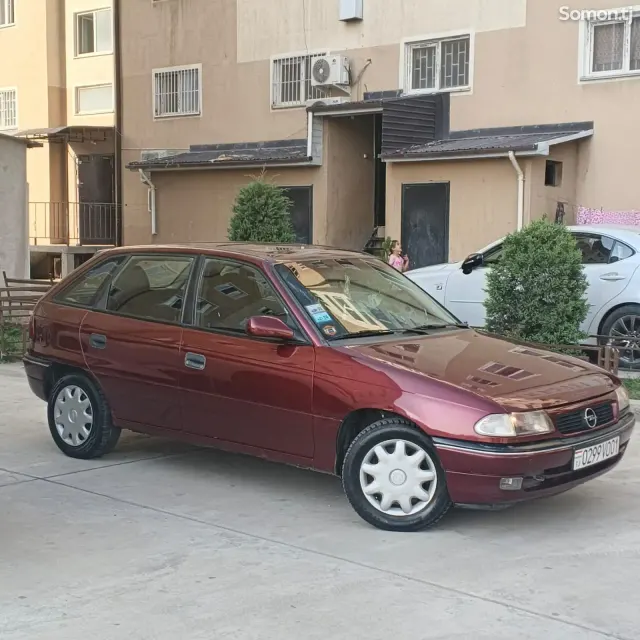 Opel Astra F 1996 · 1.6 MT