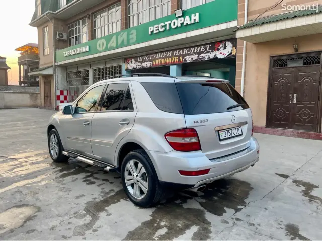 Mercedes-Benz ML class 2005 · 3.5 AT