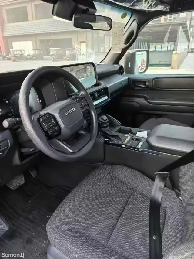 Toyota Land Cruiser Prado 2025 · 2.5 AT