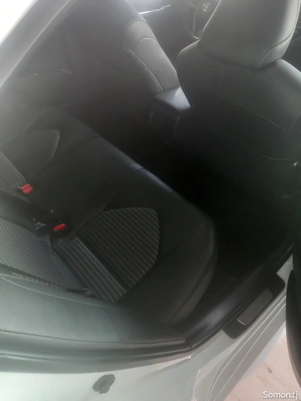 Toyota Camry 2018 · 2.5 AT