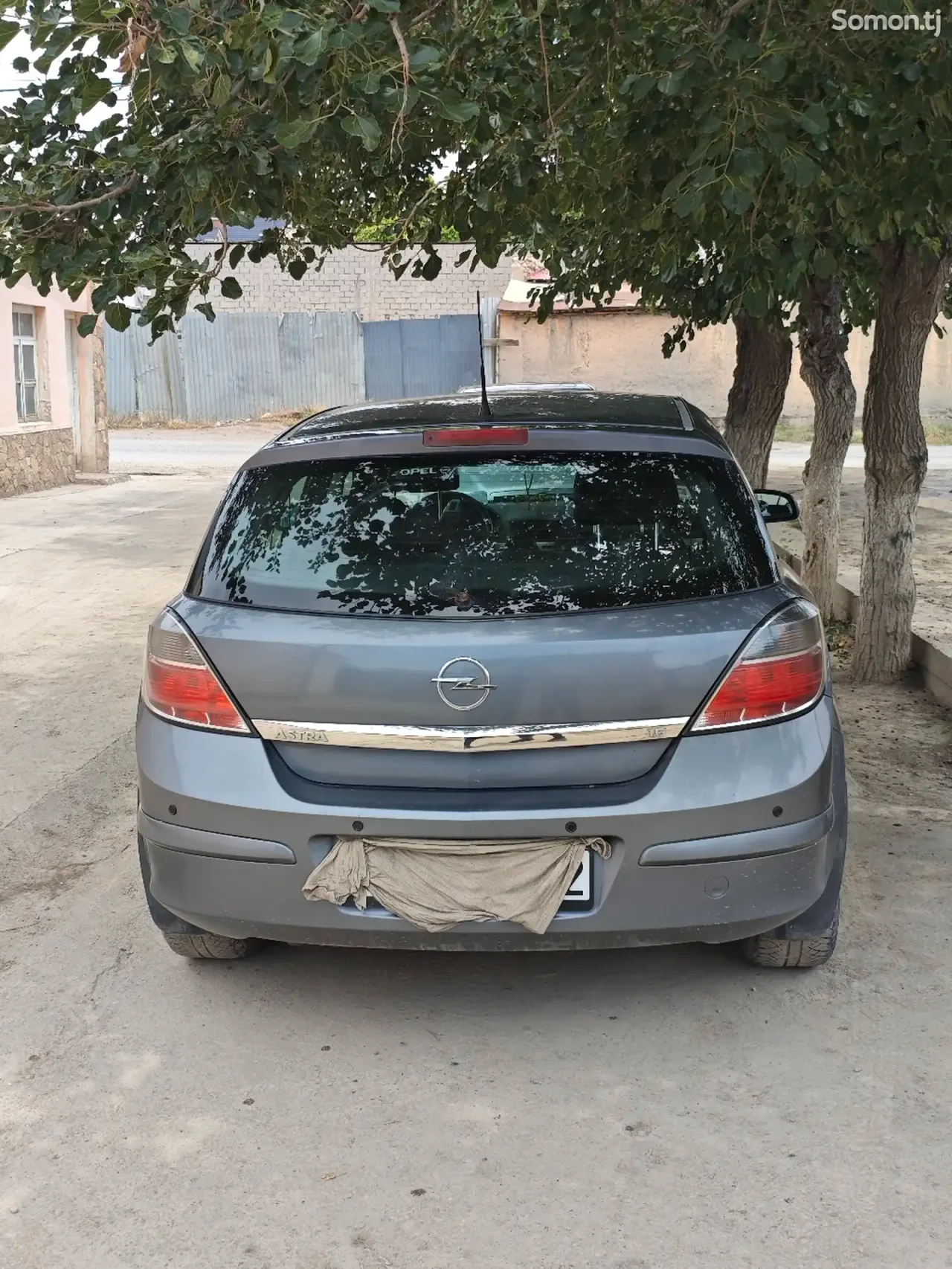 Opel Astra H 2009 · 1.6 MT