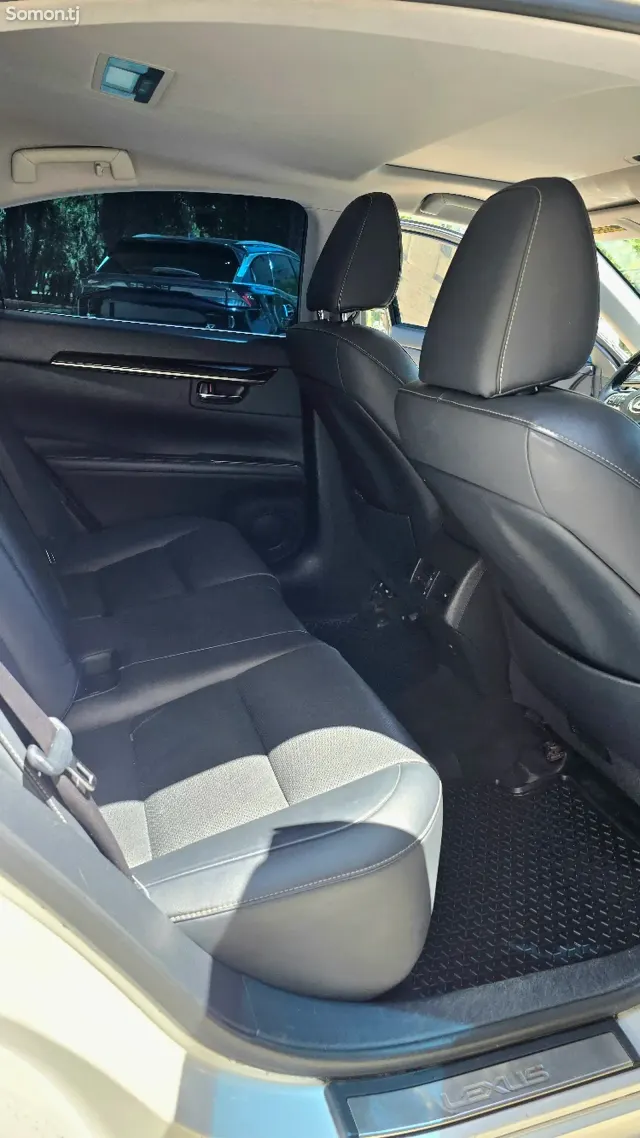 Lexus ES series 2016 · 2.5 AT