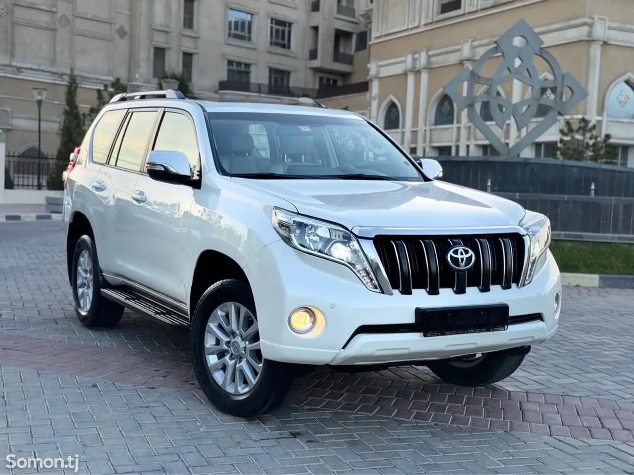 Toyota Land Cruiser Prado 2017 · 4.0 AT