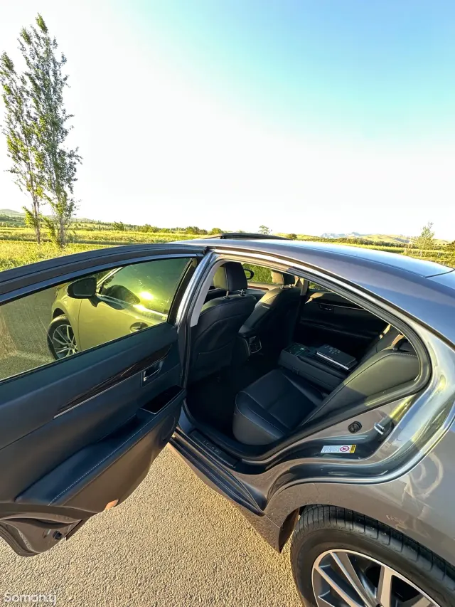 Lexus ES series 2016 · 3.0 AT