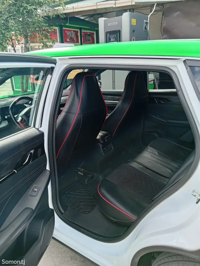 BYD Dolphin 2025 · AT
