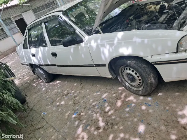 Daewoo Nexia 1997 · 1.5 MT