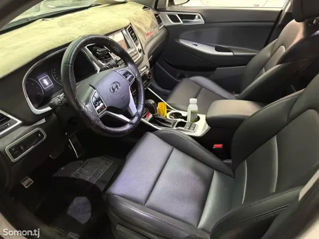 Hyundai Tucson 2016 · 1.6 AT