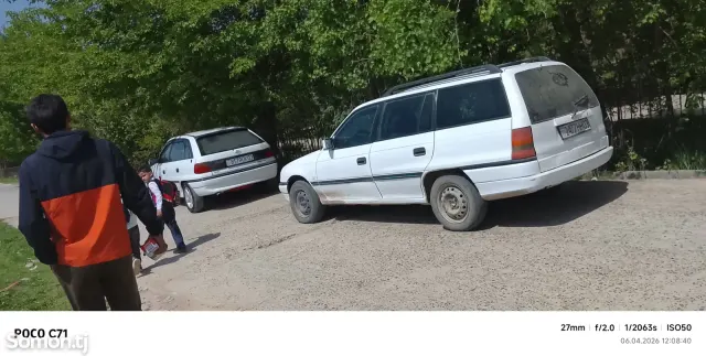 Opel Astra F 1994 · 1.6 MT