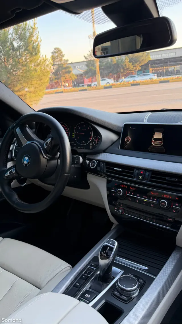 BMW X5 2016 · 3.0 AT