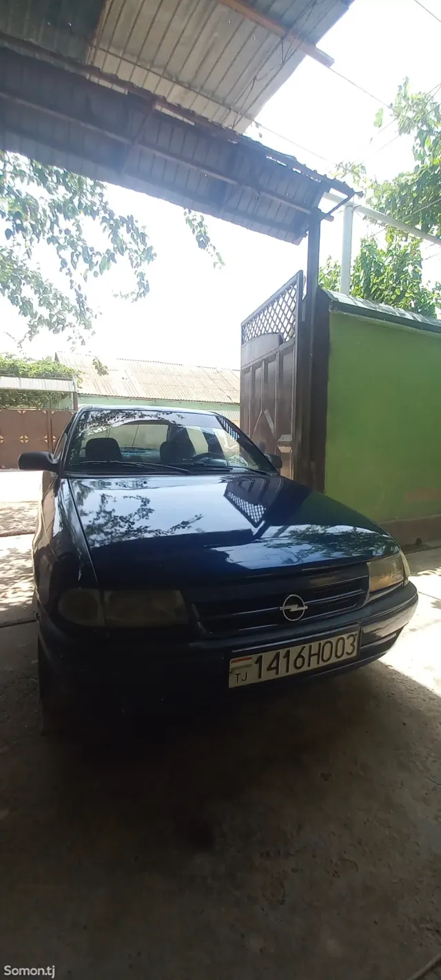 Opel Astra F 1994 · 1.6 MT