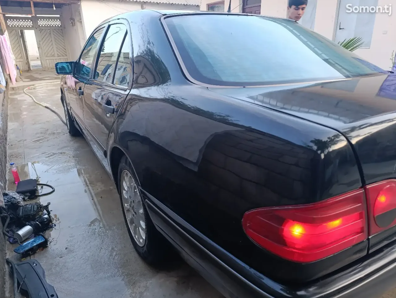 Mercedes-Benz E class 1995 · 2.0 MT