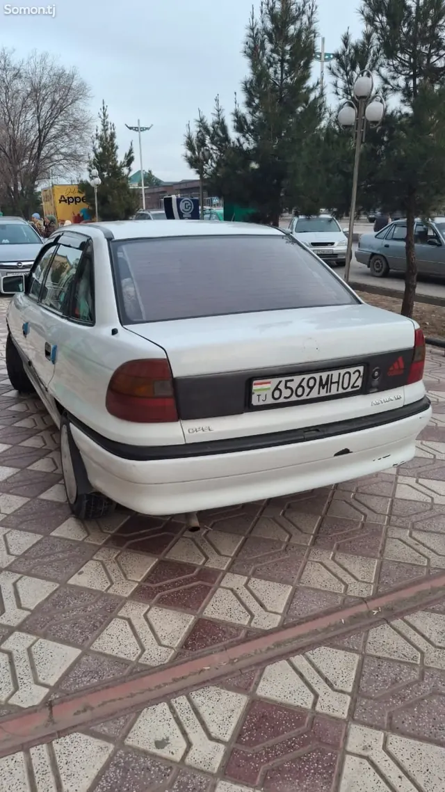 Opel Astra F 1994 · 1.6 MT