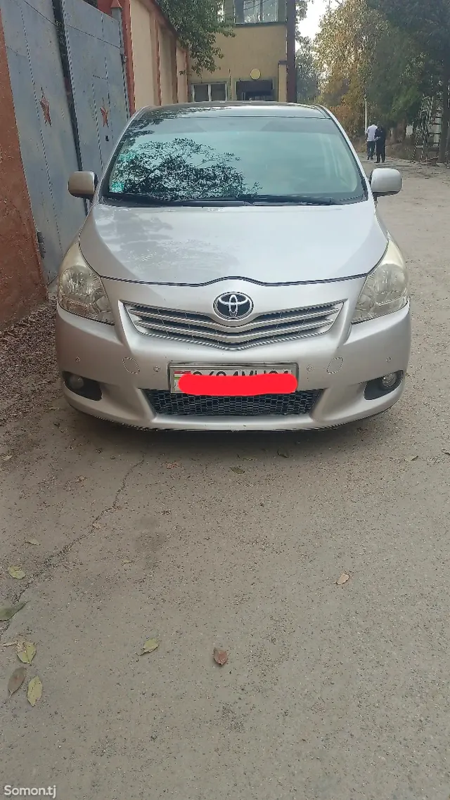 Toyota Corolla Verso 2010 · 1.8 MT