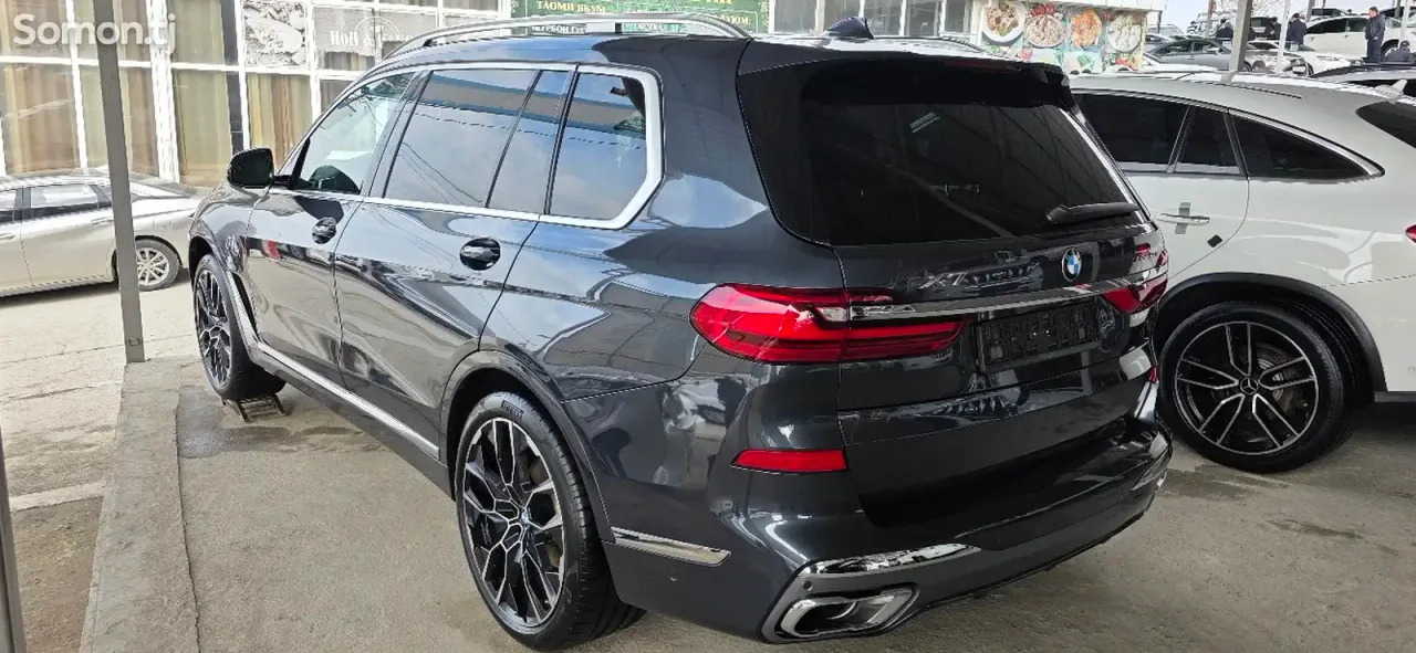 BMW X7 2022 · 4.0 AT