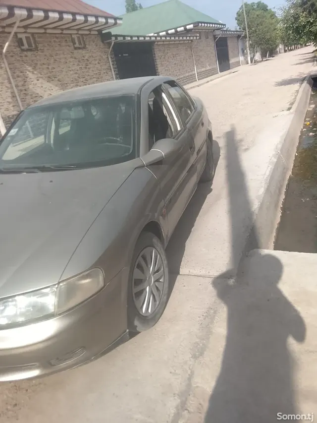 Opel Vectra B 1996 · 1.6 MT