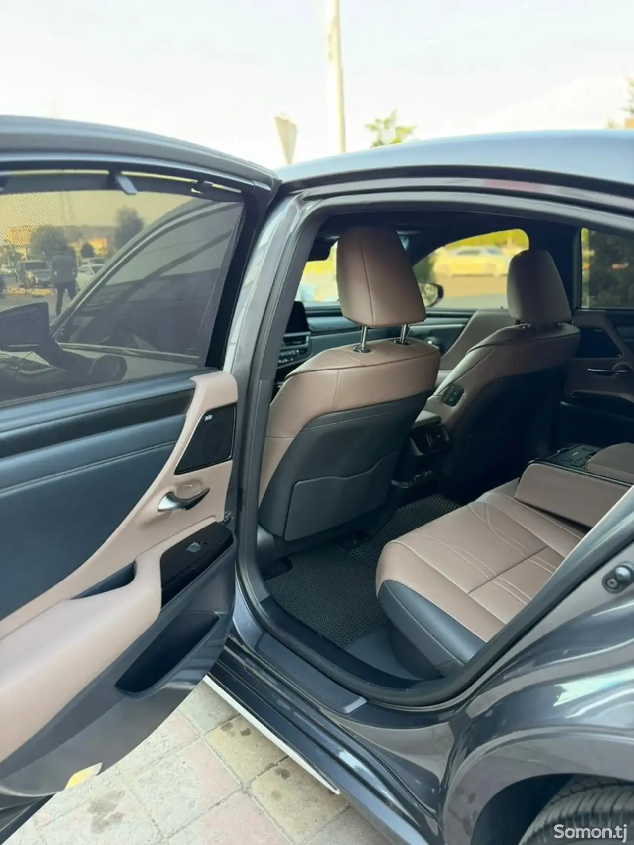 Lexus ES series 2025 · 2.5 AT
