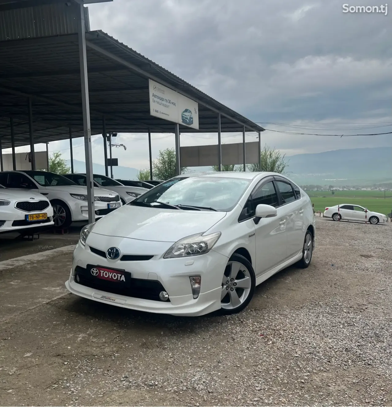 Toyota Prius 2014 · 1.8 AT