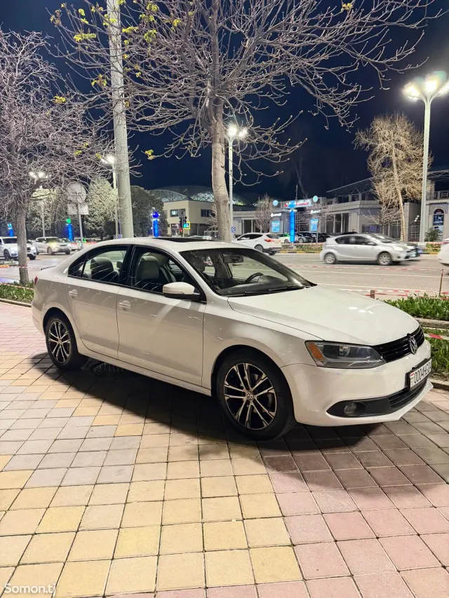 Volkswagen Jetta 2012 · 2.5 AT