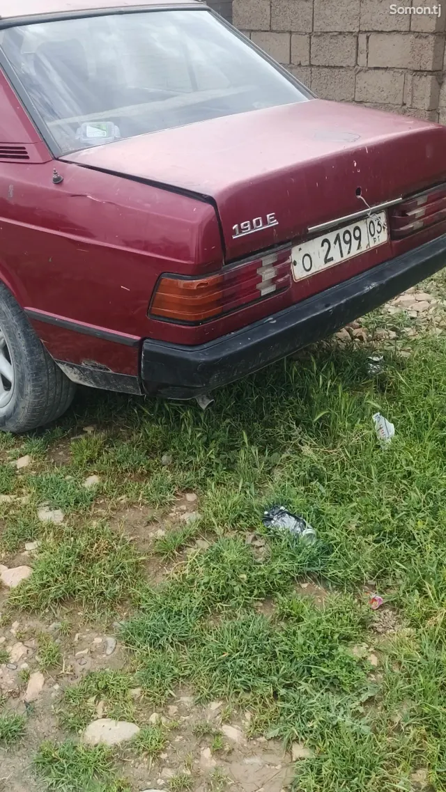 Mercedes-Benz C class 1986 · 2.0 MT
