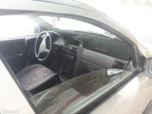 Opel Astra G 1998 · 1.6 MT