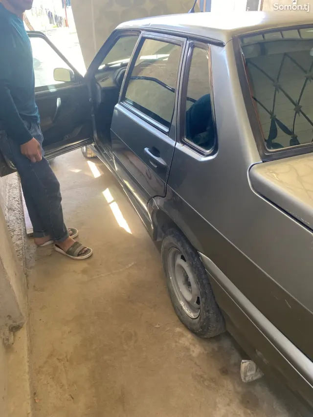 Lada (ВАЗ) 2115 2006 · 1.6 MT