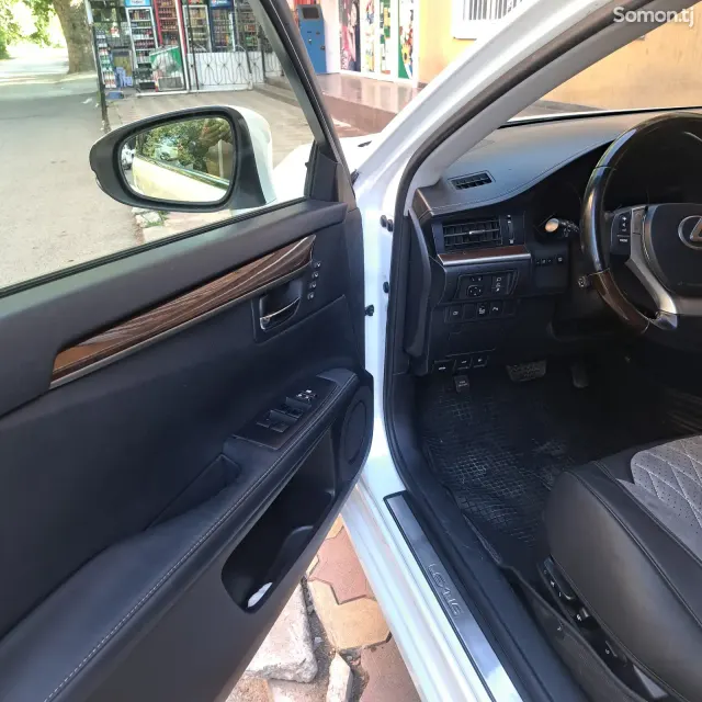 Lexus ES series 2015 · 2.5 AT