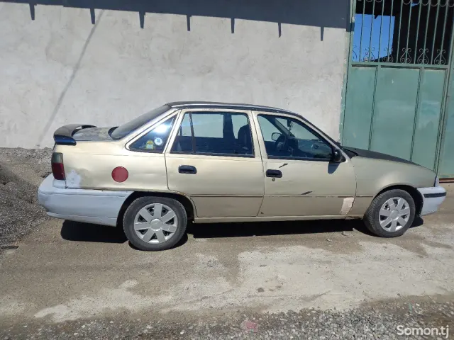 Daewoo Nexia 1995 · 1.6 MT