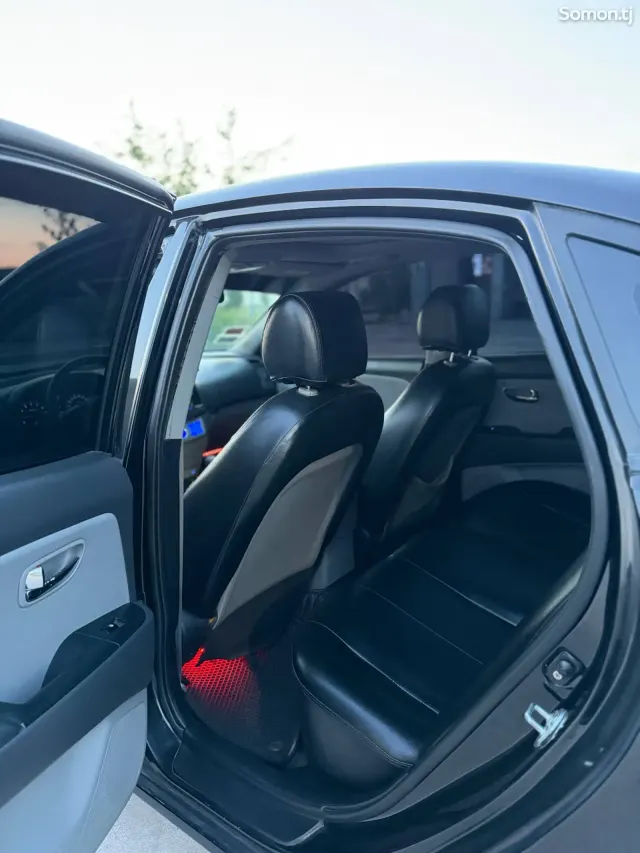 Hyundai Avante 2010 · 1.6 AT