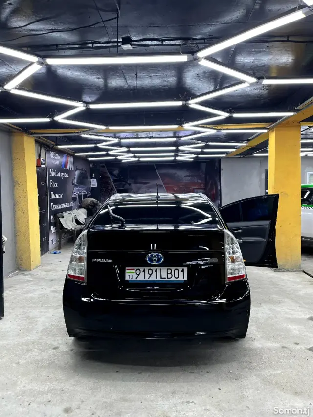 Toyota Prius 2011 · 1.8 AT