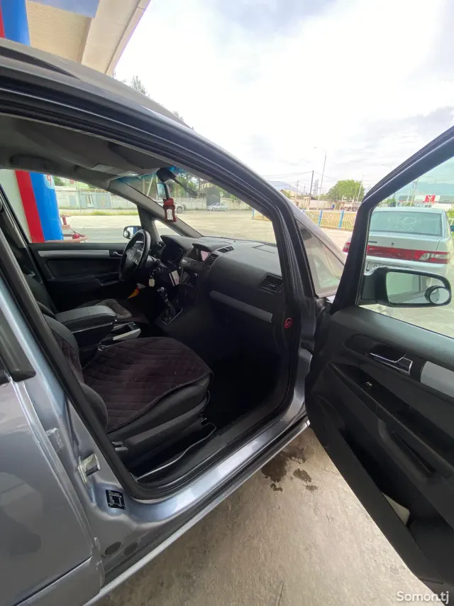 Opel Zafira 2006 · 1.8 MT