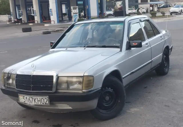 Mercedes-Benz W201 1986 · 2.0 MT