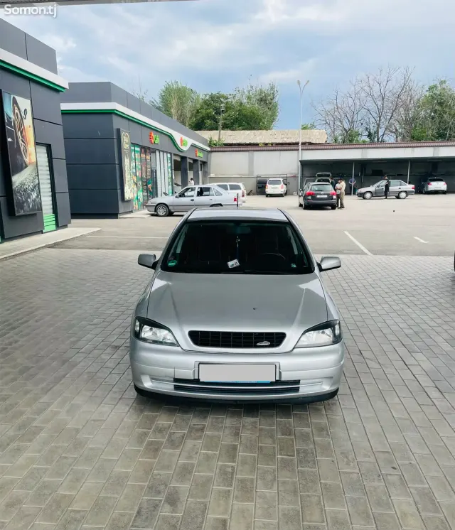 Opel Astra G 1998 · 1.6 MT