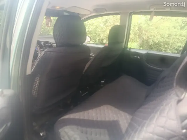 Opel Zafira 2002 · 1.6 MT