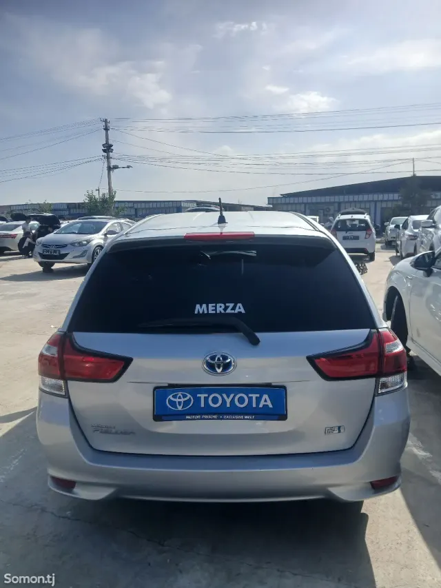 Toyota Fielder 2015 · 1.5 AT