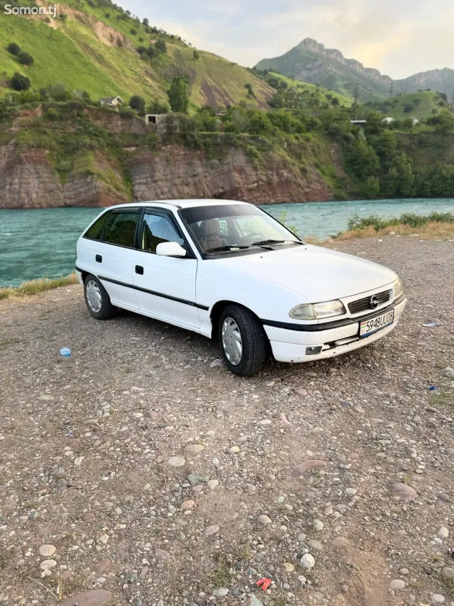 Opel Astra F 1997 · 1.6 MT