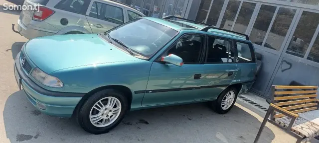 Opel Astra F 1996 · 1.6 MT
