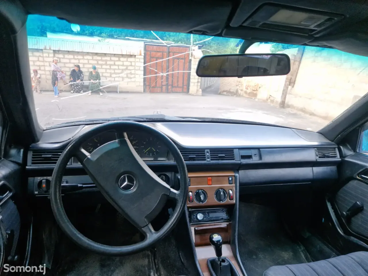 Mercedes-Benz W124 1988 · 2.0 MT
