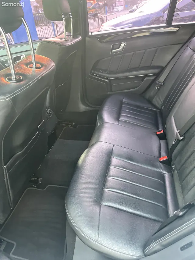 Mercedes-Benz E class 2015 · 3.5 AT