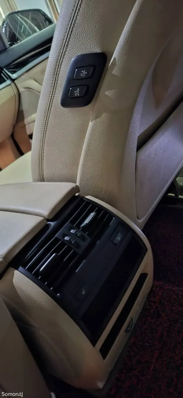 BMW 5 series 2015 · 2.0 AT