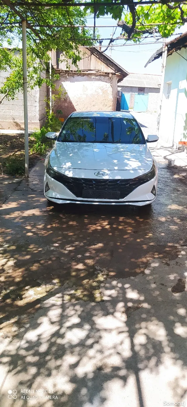 Hyundai Elantra 2022 · 1.6 AT