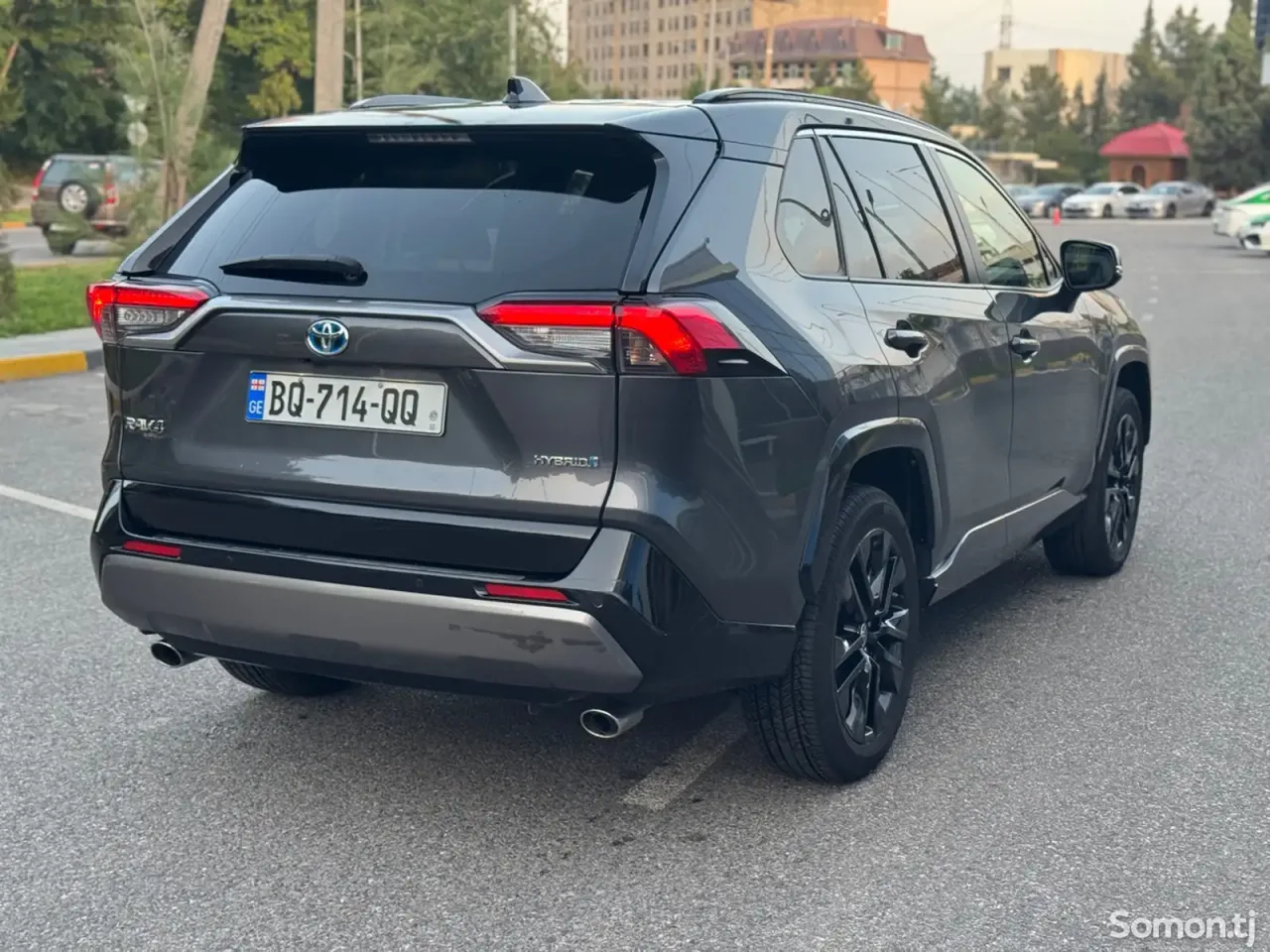 Toyota RAV 4 2020 · 2.5 AT