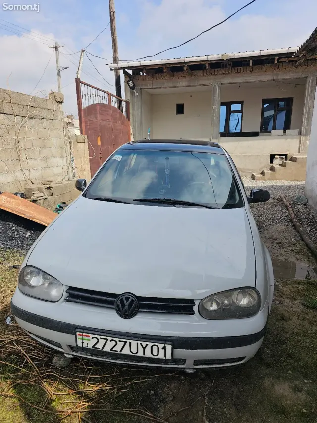 Volkswagen Golf 1999 · 1.6 MT