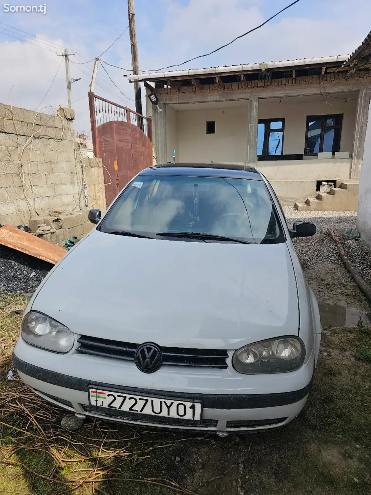 Volkswagen Golf 1999 · 1.6 MT